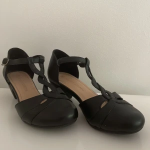 Klackskor - Korta klackskor 👠Välanvända med några få skråmor (bild 3) 👠Stl 36