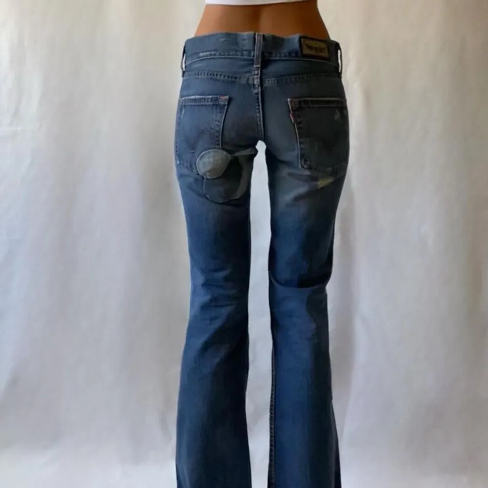 Säljer dessa fina bootcut jeans från Levis pga de tyvärr inte passar. För fler frågor är det bara att skriva privat. Köpare står för frakt💘. Jeans & Byxor.