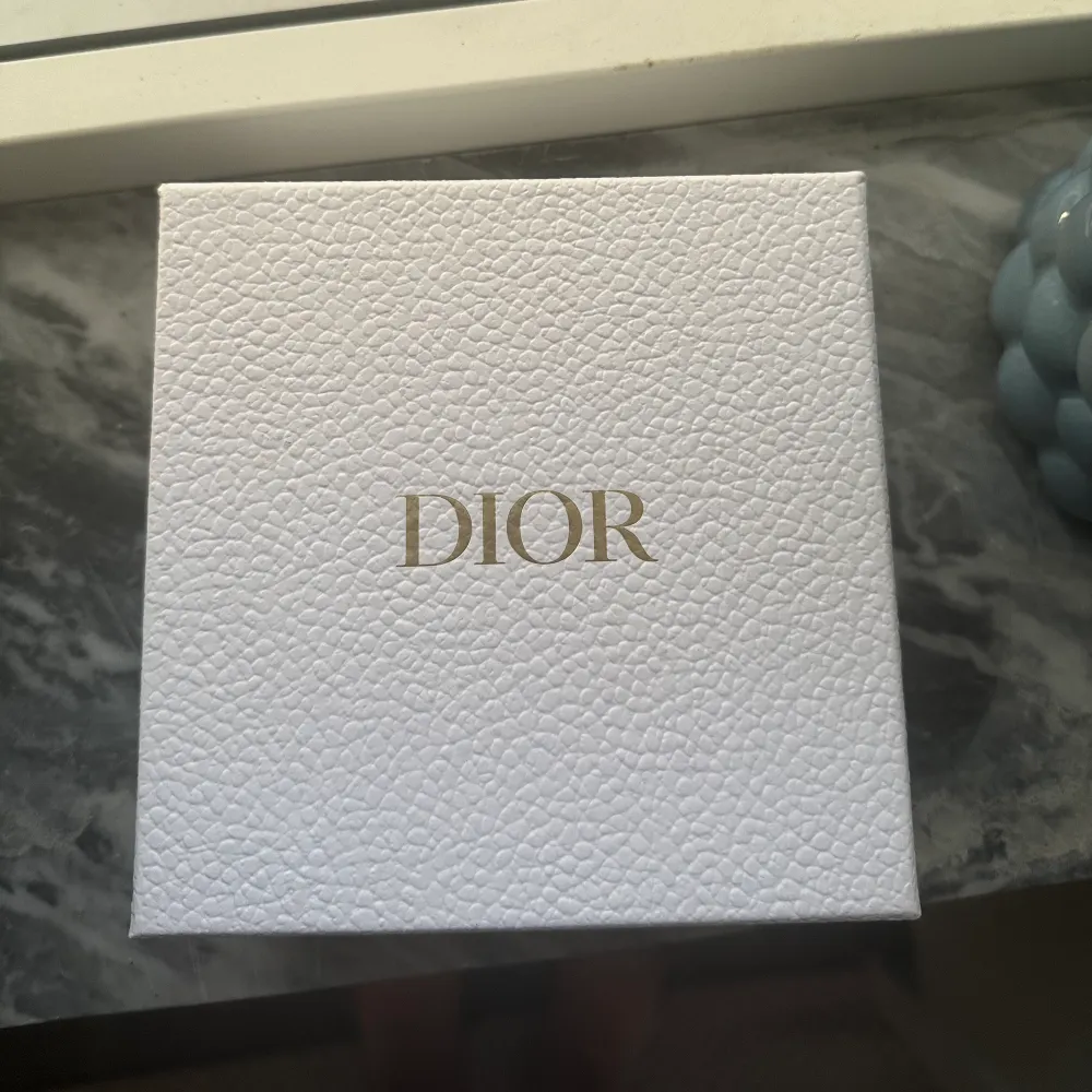 Fin låda från Dior som jag köpte med till mitt armband! . Övrigt.