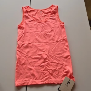 Nytt linne storlek M/L - Nytt mjukt linne storlke M/L I typ aprikosfärg