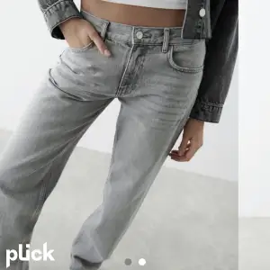 Säljer mina oanvända jeans från Gina tricot, storlek 34. De är för långa för mig 💗Nypris 500