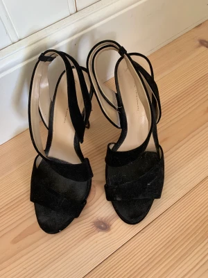 Klackar zara basic strl 37 - Se bilder! Köparen står för frakten