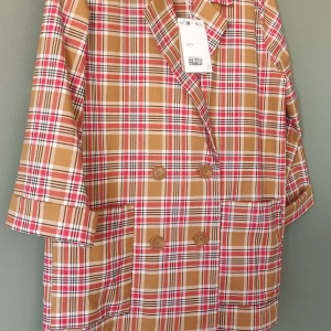 Monki kavaj - Helt oanvänd kavaj från Monki, stl S, men är stor i storleken.