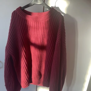 Stickad tröja - jätteskön stickad tröja från NA-KD❤️ nypris:500kr men säljer för 350