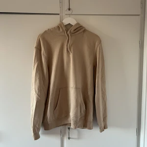 Hoodie - Beige hoodie Stl M 100kr