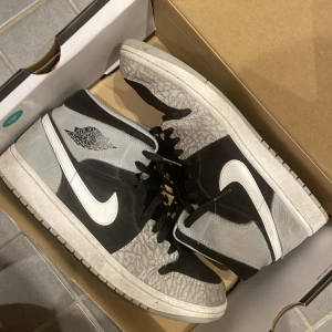 Air Jordan 1 mid  - Storlek 43 