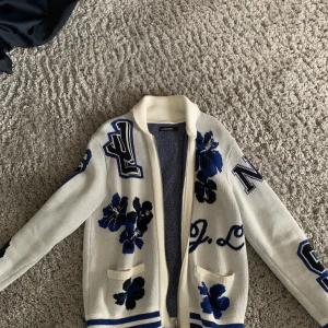 J Lindeberg cardigan - Använd ca 5 gånger, som nyskick. Nypris 2700