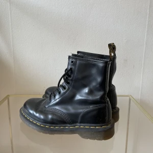 DR MARTENS - Kängor från Dr Martens. Storlek 37.