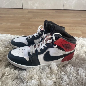 Air Jordan 1 - Köpta utomlands! Inte äkta 🤍 använda några gånger.