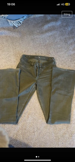 Jeans - Jätte fina gröna jeans som kommer från Vinted men kommer tyvärr inte till användning🥰