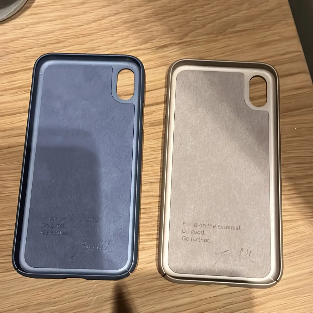 Två Nudient thin case i blått och beige till iPhone xr. Fint skick, men båda är lite avskavda i ena hörnet, annars inget. Köpta för 199 kr st, säljer för 150 för båda. . Övrigt.