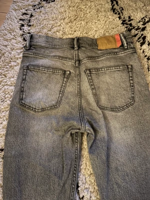 Acne jeans  - Ett par acne jeans, storlek 25/30, mycket bra skick 8/10, säljer för 650 och nypris är 1200, 