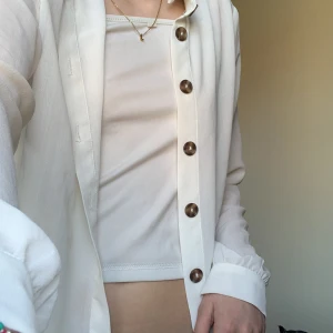  Tröja/Skjorta - Säljer den här tröjan/Skjorta/blus. Använder inte längre från Vero Moda 