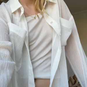 Blus/Skjorta - Säljer den här skjortan/blusen för jag inte använder den längre. Från Na-Kd