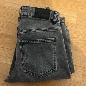 Gina byxor i storlek 32 - Hämtas i Helsingborg 