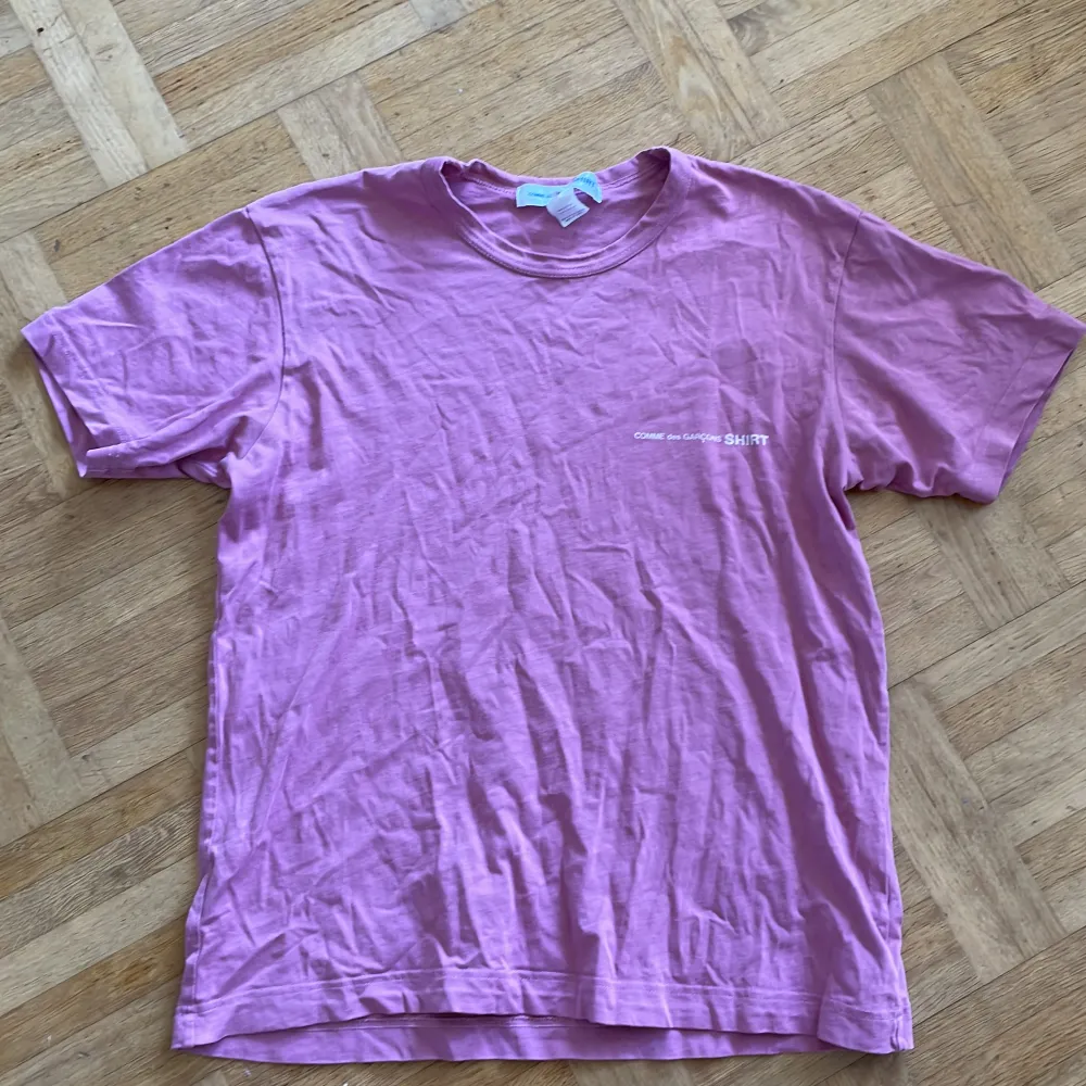 COMME des GARCONS SHIRT T-shirt Bra skick använd ytterst få gånger  Kom med bud!. T-shirts.