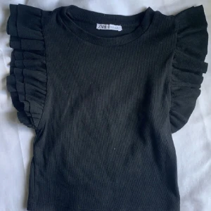 Zara topp - Säljer då jag vuxit ur den❤️