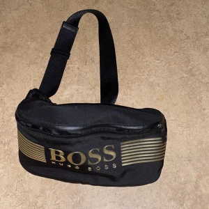 Hugo boss magväska - Helt ny väska 