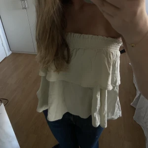 kjol/topp - en volangkjol som funkar lika bra som en topp, sjukt fin och i nyskick❣️