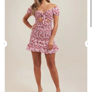 Sommarklänning - Helt ny! Endast provad Är en stl m men passar s