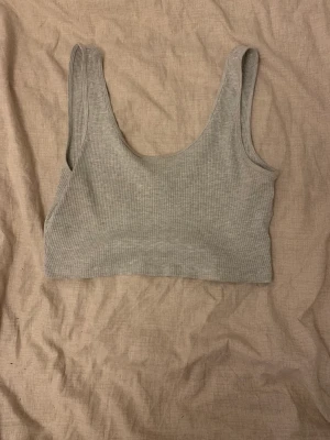 Linne - Ribbat linne, använd ett par gånger men inget fel på skicket