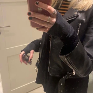 Skinn jacka  - Jätte fin skinn jacka!  Använd en gång! Från zara  Som ny 
