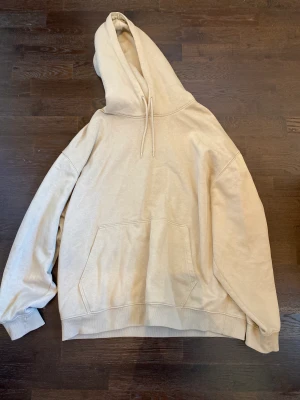 Weekday hoodie - Står M men är loose-fit, skulle snarare säga L/XL