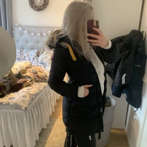 Pj jacka  - Skicka för fler bilder och lägg gärna bud! 💞