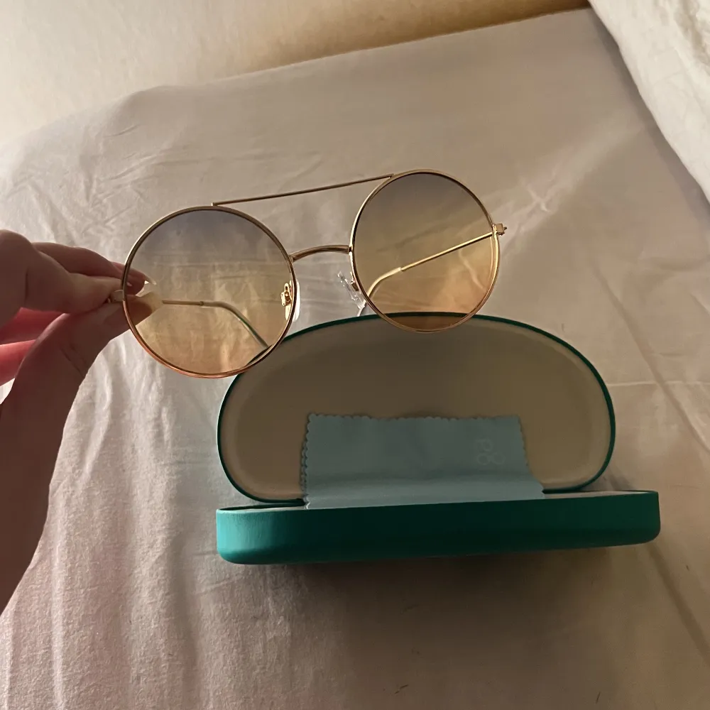 Sunglasses . Accessoarer.