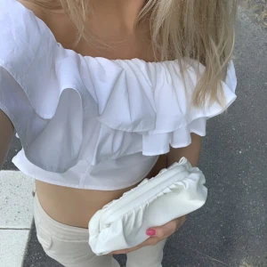 sommartopp - snygg topp från gina, passar perfekt till sommaren. 