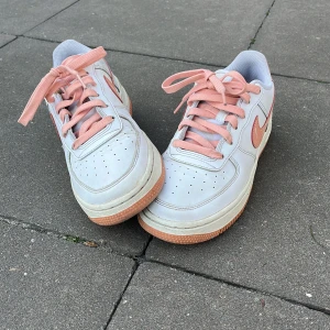 Nike air force 1 - Begagnande i befintligt skick, prutat och klart