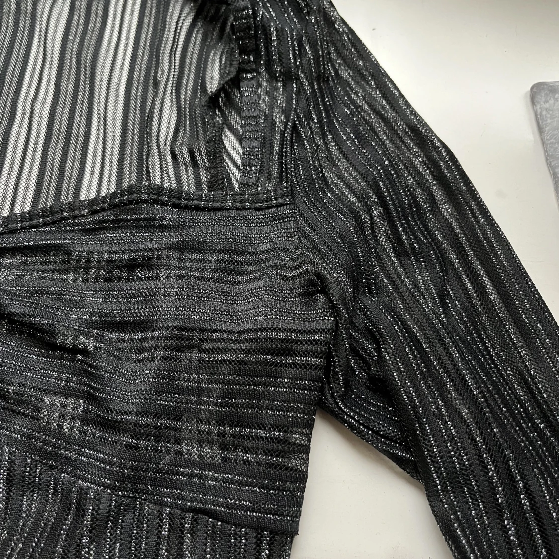 Glittrig mesh topp - 90