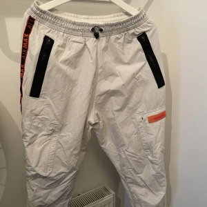 Nike airmax byxor - Byxor från Nike air Max. Storlek large.