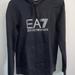 EA7 Hoodie - Cond 9/10 Storlek medium, passar small.