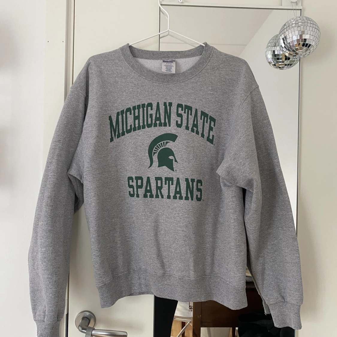 Sweatshirt köpt här på plick