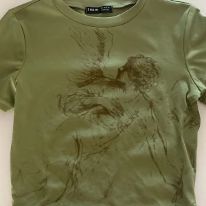 Ljusgrön ängel tröja <3 - En ljusgrön tröja med ängel på ifrån shein. Bra skick, inte använd många gånger. Skön och tunn material. Mer info i chatt. ⭐️