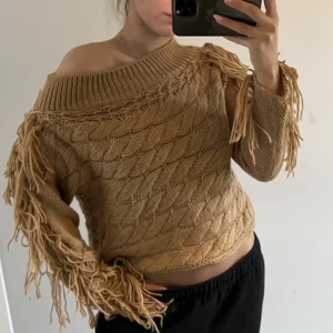 Stickad tröja - Min fina unika stickade tröja, har aldrig använt tröjan så den är helt ny.