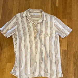 Zara skjorta  - Snygg sommarskjorta som inte kommer till användning. 