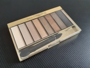 Ögonskuggor - Max Factor Masterpiece palette med 8 ögonskuggor. Plomberad.