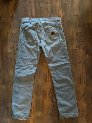 Carhartt jeans - Utan hål, fläckar eller liknande 33/34