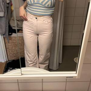 Ljus rosa jeans från Gina tricot i storlek 34🌺