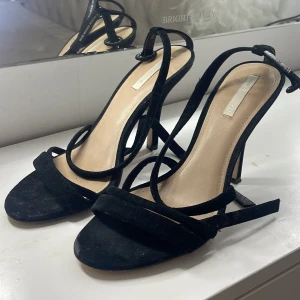 Svarta klackar  - Storlek 39