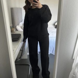 Kostymbyxor  - Superfina kostymbyxor från Hanna Schönbergs kollektion med NA-KD i storlek 38!🫶🏻 i jättefint skick! Pris kan diskuteras!