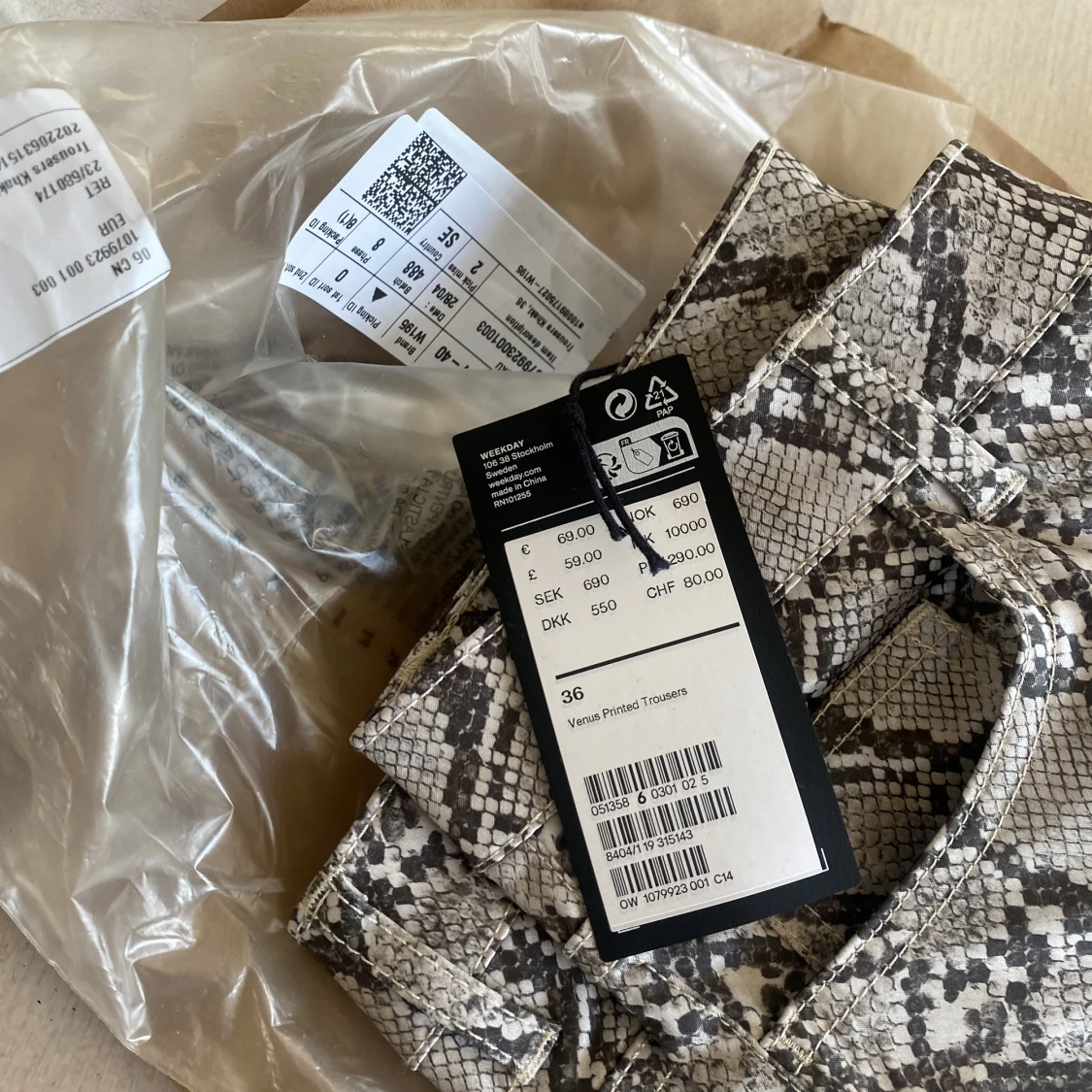 Ormmönstrade byxor - 90