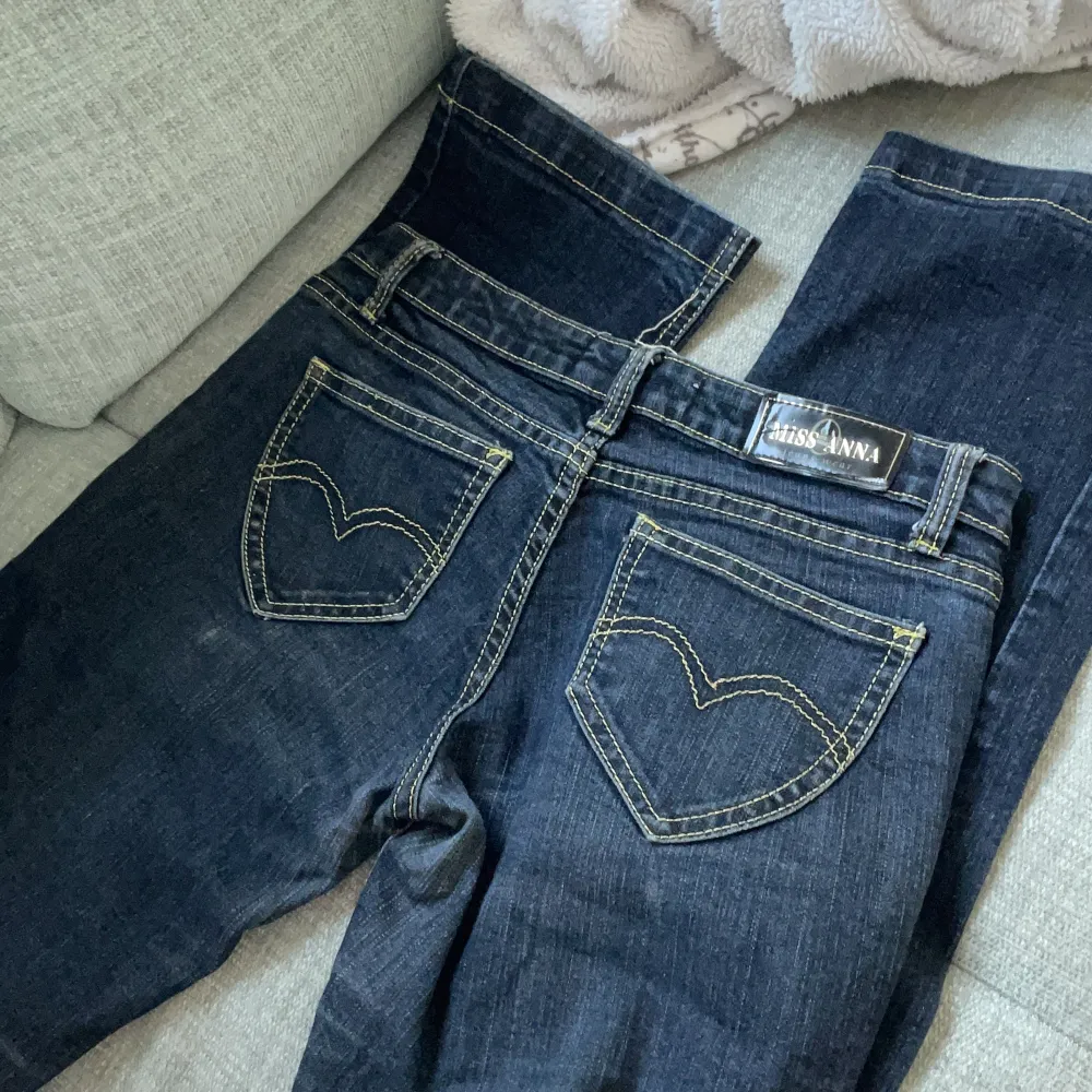 Säljer mina Miss Anna jeans då dem inye kommer till användning. Fint skick och inga defekter. Skriv för fler bilder.. Jeans & Byxor.