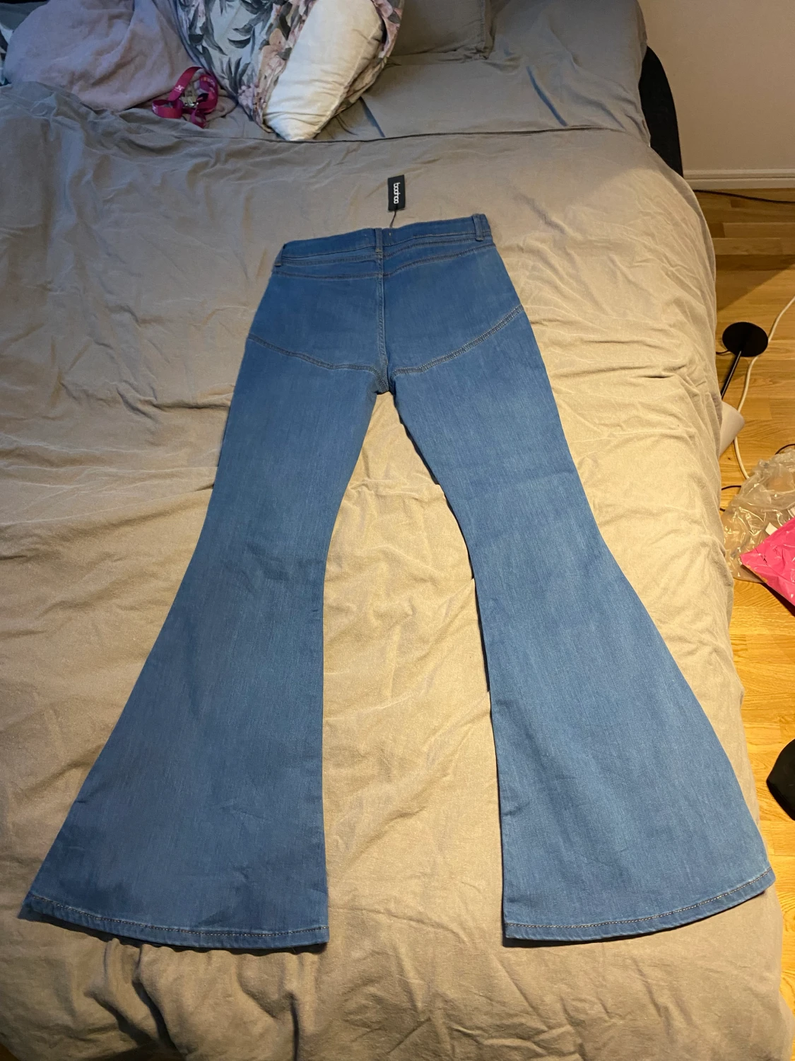Högmidjade extremt utsvängda jeans - 90