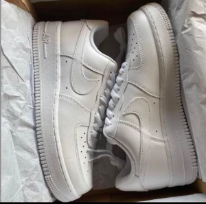 Air force 1 - Säljer min brors air force 1 och han har knappt haft på sig dom