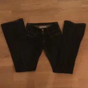 Säljer dessa snygga lowaist bootcut jeans från STELLA MCCARTNEY!✨