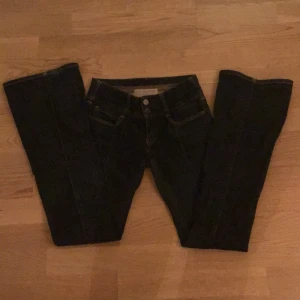 Lågmidjade bootcut jeans  - Säljer dessa snygga lowaist bootcut jeans från STELLA MCCARTNEY!✨