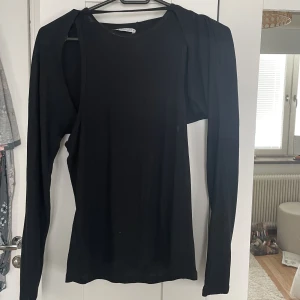 Topp från Zara - Topp men öppna detaljer från Zara, aldrig använd 